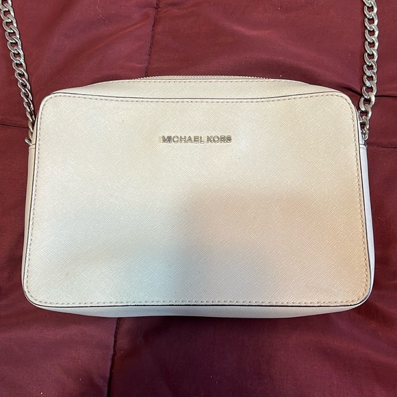 Michael Kors Handbags - Michael Kors Jet Set Cross Body